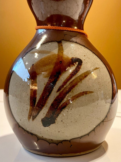 Giappone, metà del XX secolo, vaso bottiglia in ceramica a doppia zucca.