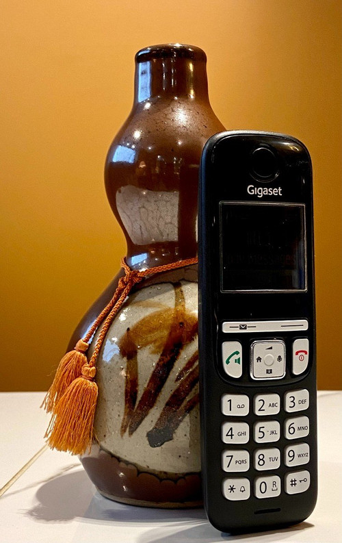 Giappone, metà del XX secolo, vaso bottiglia in ceramica a doppia zucca.