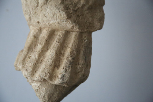 Large 15th century stone fragment. Fragment of an acephalous body.
