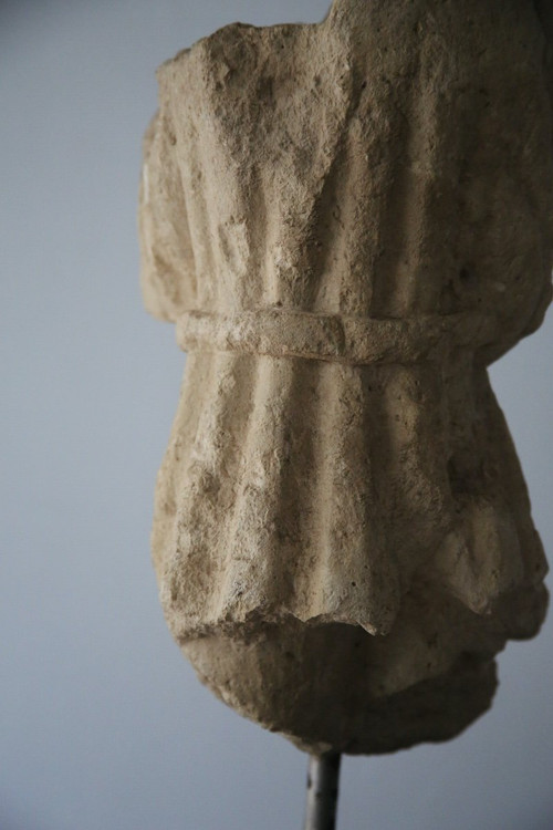 Large 15th century stone fragment. Fragment of an acephalous body.