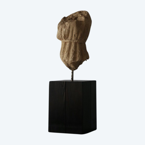 Large 15th century stone fragment. Fragment of an acephalous body.