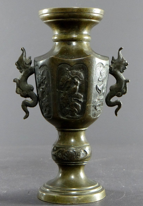 Vietnam, 1900 Circa, Dinastia Nguyen, Coppia Di Piccoli Vasi In Bronzo.