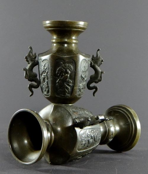 Vietnam, 1900 Circa, Dinastia Nguyen, Coppia Di Piccoli Vasi In Bronzo.