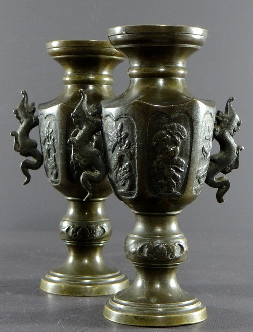 Vietnam, 1900 Circa, Dinastia Nguyen, Coppia Di Piccoli Vasi In Bronzo.