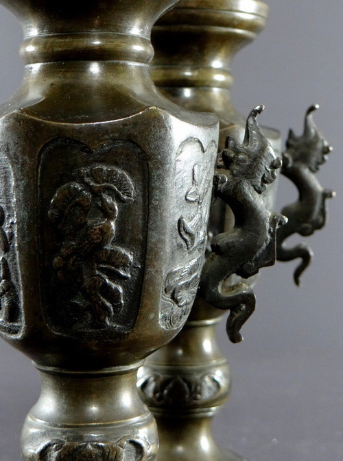 Vietnam, 1900 Circa, Dinastia Nguyen, Coppia Di Piccoli Vasi In Bronzo.