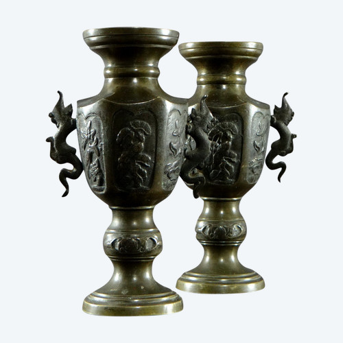 Vietnam, 1900 Circa, Dinastia Nguyen, Coppia Di Piccoli Vasi In Bronzo.