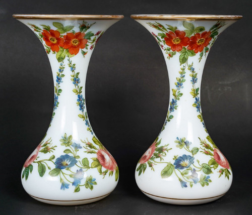 Une Paire De Vases En Opaline Blanche Fin XIXème Siècle