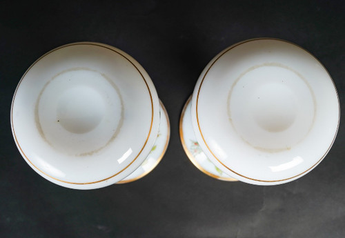 Une Paire De Vases En Opaline Blanche Fin XIXème Siècle