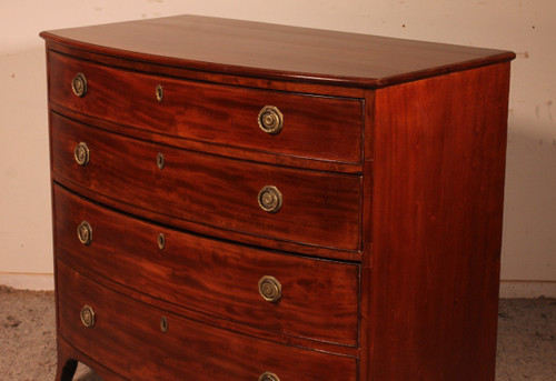 Commode Bombée Circa 1800 En Acajou