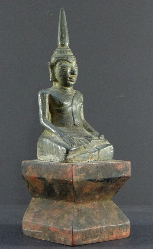 Laos, inizio XIX secolo o precedente, statua di Buddha in bronzo.