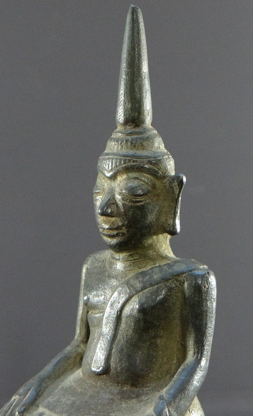 Laos, inizio XIX secolo o precedente, statua di Buddha in bronzo.