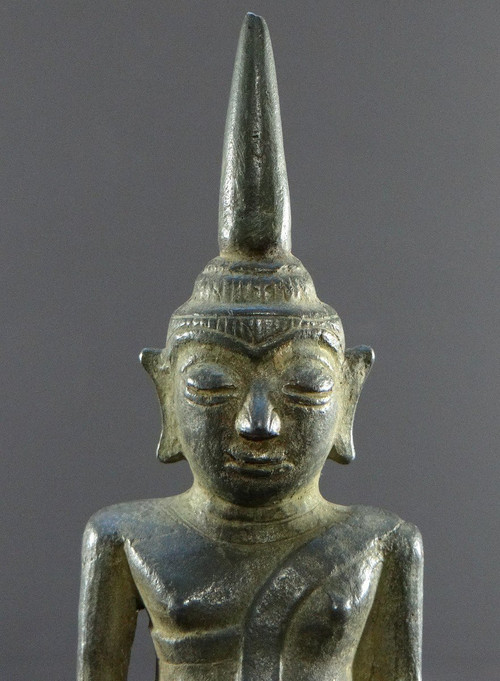 Laos, inizio XIX secolo o precedente, statua di Buddha in bronzo.