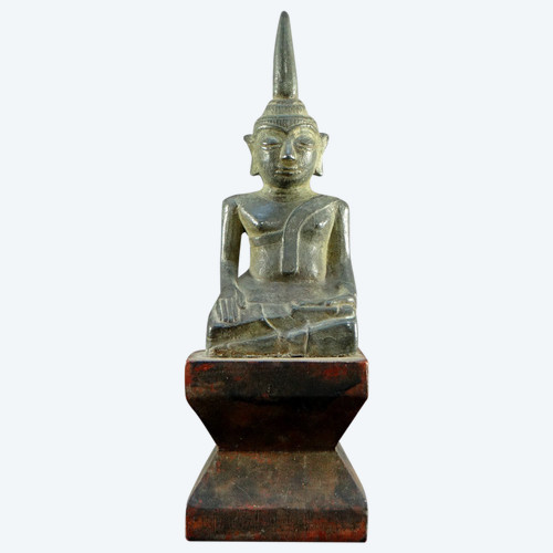 Laos, inizio XIX secolo o precedente, statua di Buddha in bronzo.