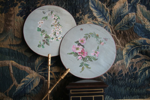 Pair of round hand screens, painting on silk signed LB, 19th century