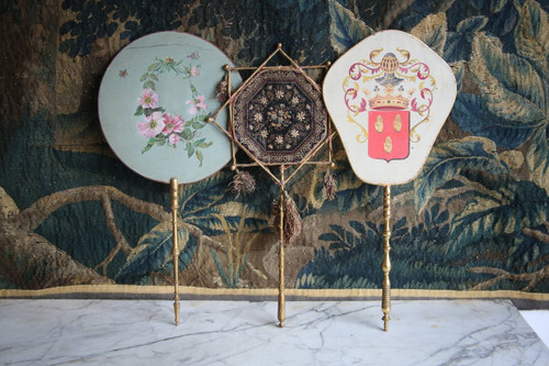 Pair of round hand screens, painting on silk signed LB, 19th century