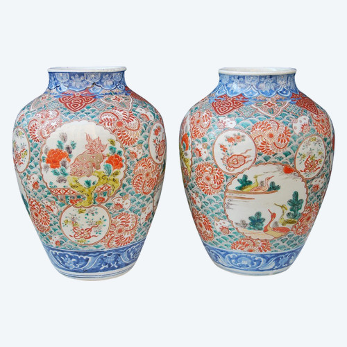 Pair De Potiche En Porcelaine Polychrome