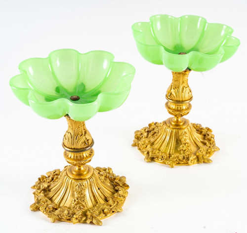 Une Paire De Coupes En Opaline Vert Charles X