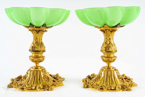 Une Paire De Coupes En Opaline Vert Charles X