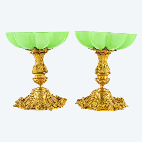 Une Paire De Coupes En Opaline Vert Charles X