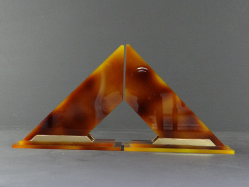Frankreich, 1960er Jahre, Paar modernistische Buchstützen aus Plexiglas und goldenem Metall.