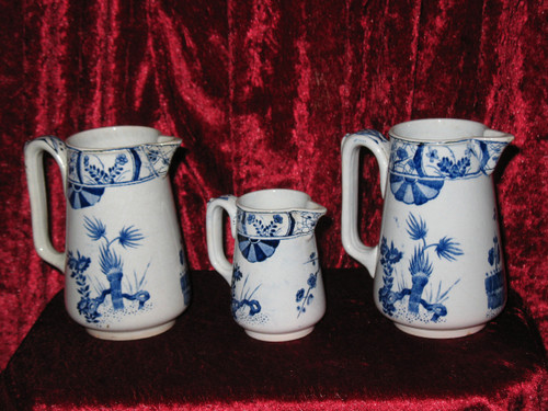 3 pichets pots à lait en faïence de Creil et Montereau décor Japon époque 19ème 