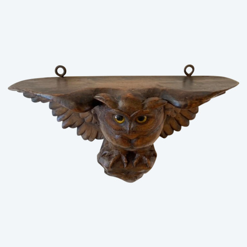 Carved wooden stand. XIXth. Black Forest. Owl.
