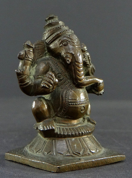 Inde, XIXème Siècle, Ancienne Petite Statue De Ganesh En Bronze.