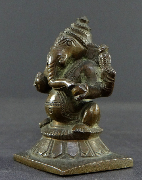 Inde, XIXème Siècle, Ancienne Petite Statue De Ganesh En Bronze.