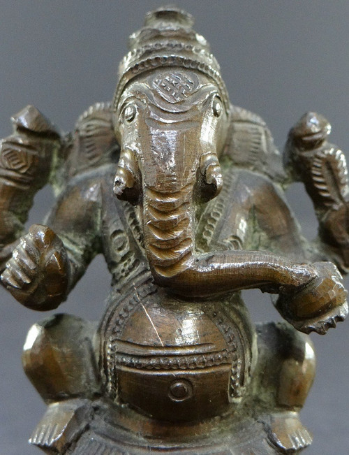 Inde, XIXème Siècle, Ancienne Petite Statue De Ganesh En Bronze.