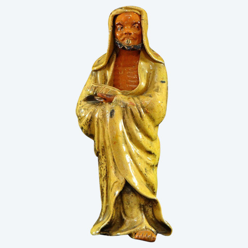 Cina, inizio XX secolo, Statua di Arhat in terracotta smaltata.
