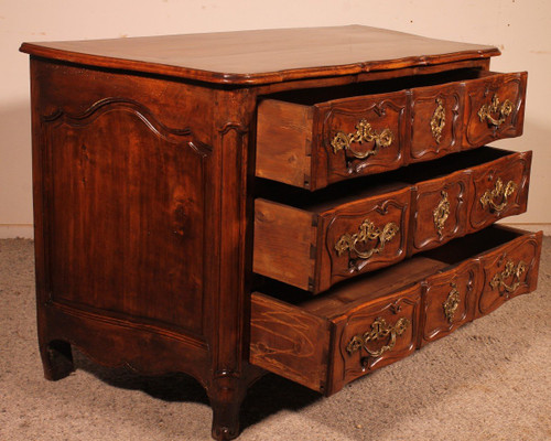 Commode Arbalète En Noyer 18° Siècle Louis XV