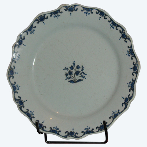 Lille earthenware plate, early 18th century, floral design