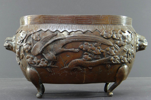 Vietnam or South China, 19th century, Important Bronze incense burner with Phoenix decoration.