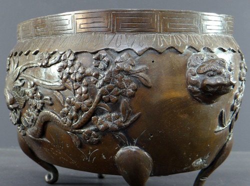 Vietnam or South China, 19th century, Important Bronze incense burner with Phoenix decoration.