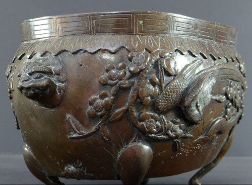 Vietnam or South China, 19th century, Important Bronze incense burner with Phoenix decoration.