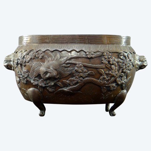 Vietnam or South China, 19th century, Important Bronze incense burner with Phoenix decoration.