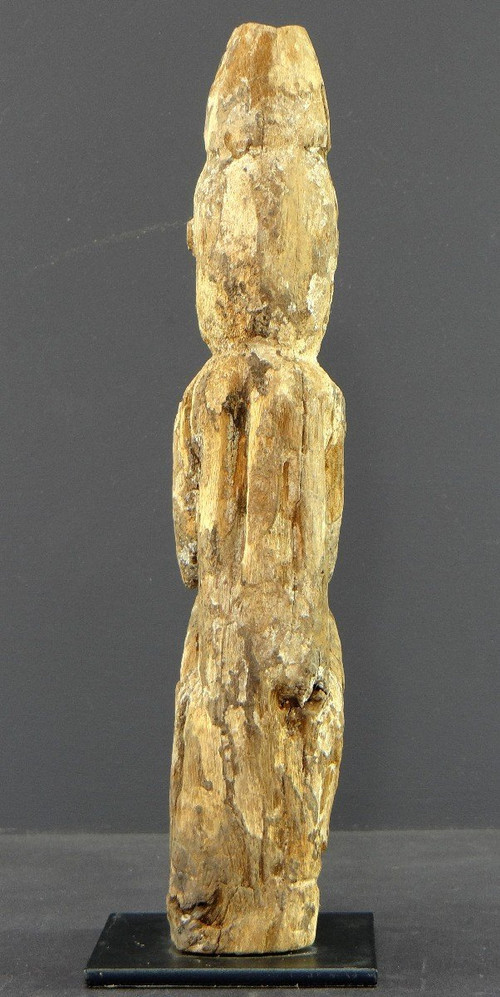 Nepal, Ende des 19. bis Anfang des 20. Jahrhunderts, Statue eines Herdbeschützers aus Holz.