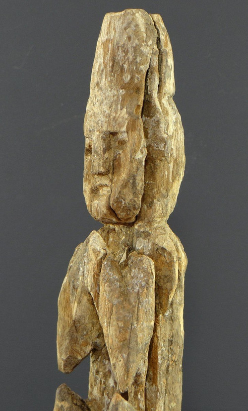 Nepal, Ende des 19. bis Anfang des 20. Jahrhunderts, Statue eines Herdbeschützers aus Holz.