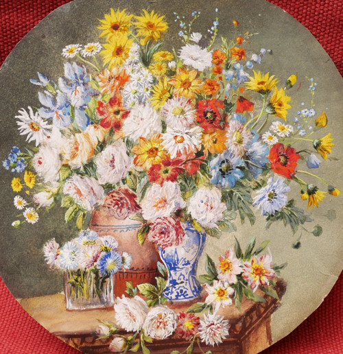 École française circa 1900, Nature morte aux vases et verre de fleurs sur un entablement