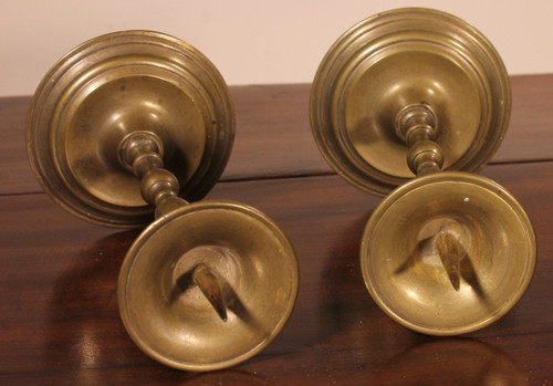 Coppia di piccoli candelieri in bronzo - XVIII secolo