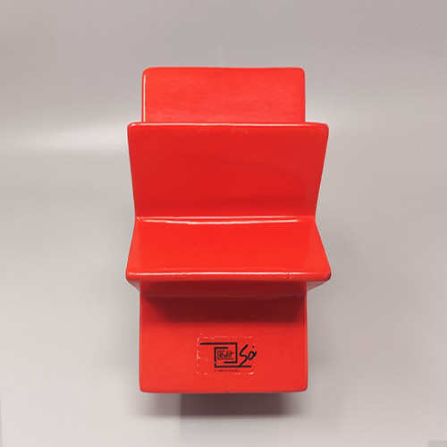 1980 Magnifique vase rouge "Hsing" par Ettore Sottsass. Fabriqué en Italie