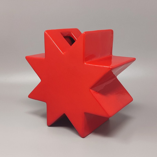 1980 Magnifique vase rouge "Hsing" par Ettore Sottsass. Fabriqué en Italie
