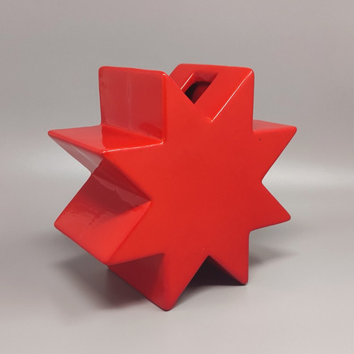 1980 Magnifique vase rouge "Hsing" par Ettore Sottsass. Fabriqué en Italie