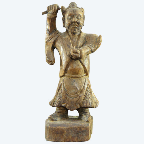 China, 18. Jahrhundert, Qing-Dynastie, seltene „Yaksha“-Dämonengeiststatue aus geschnitztem Holz.