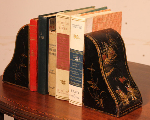 Paire De Serres Livres En En Laque Dorée Et Polychrome
