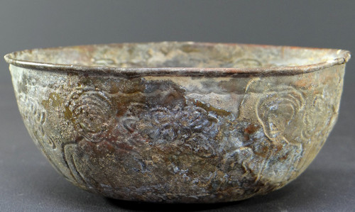 Arte Islamica, XV-XVI Secolo, Coppa in Bronzo Decoro Martellato.