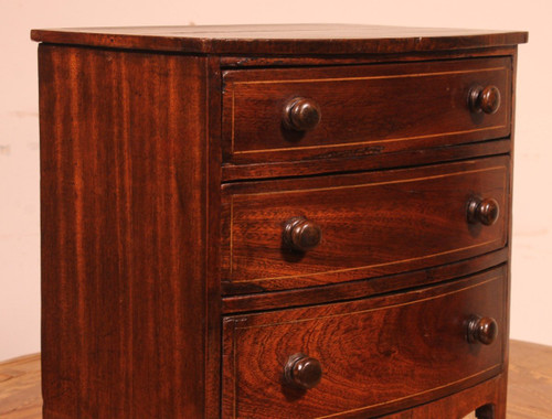 Commode De Maitrise Bombée En  Acajou Du 19° Siècle