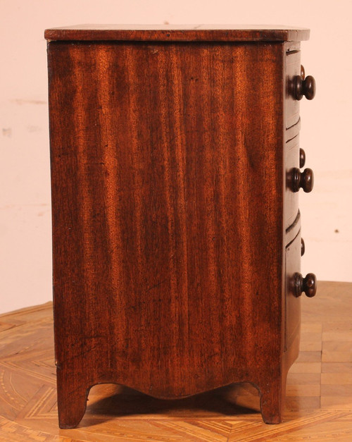 Commode De Maitrise Bombée En  Acajou Du 19° Siècle