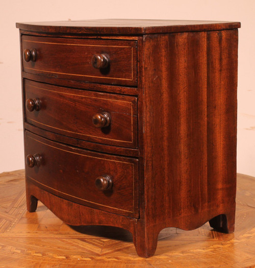 Commode De Maitrise Bombée En  Acajou Du 19° Siècle