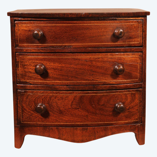 Commode De Maitrise Bombée En  Acajou Du 19° Siècle